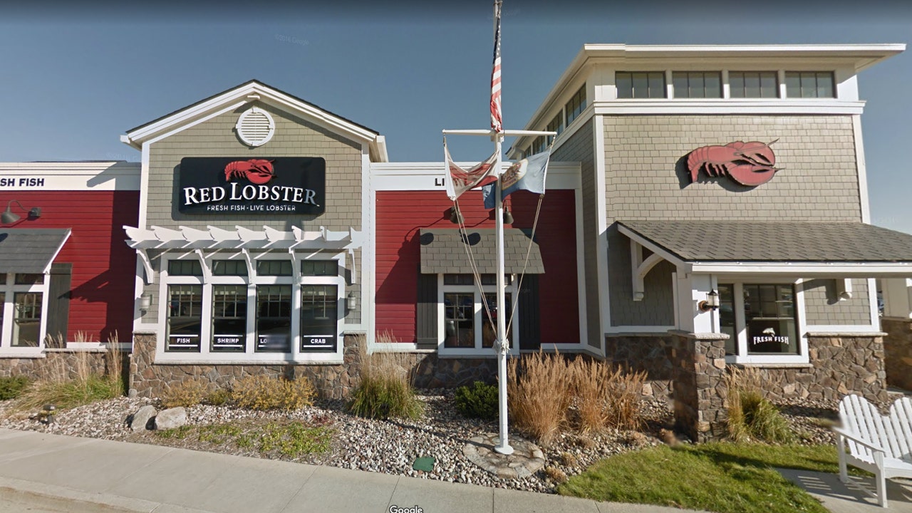 Muslim family claims Red Lobster employees discriminated against them ...