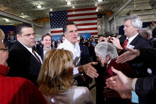 Demokrat Mengecam Romney sebagai Anti-Latino seperti Arizona dan Michigan Vote