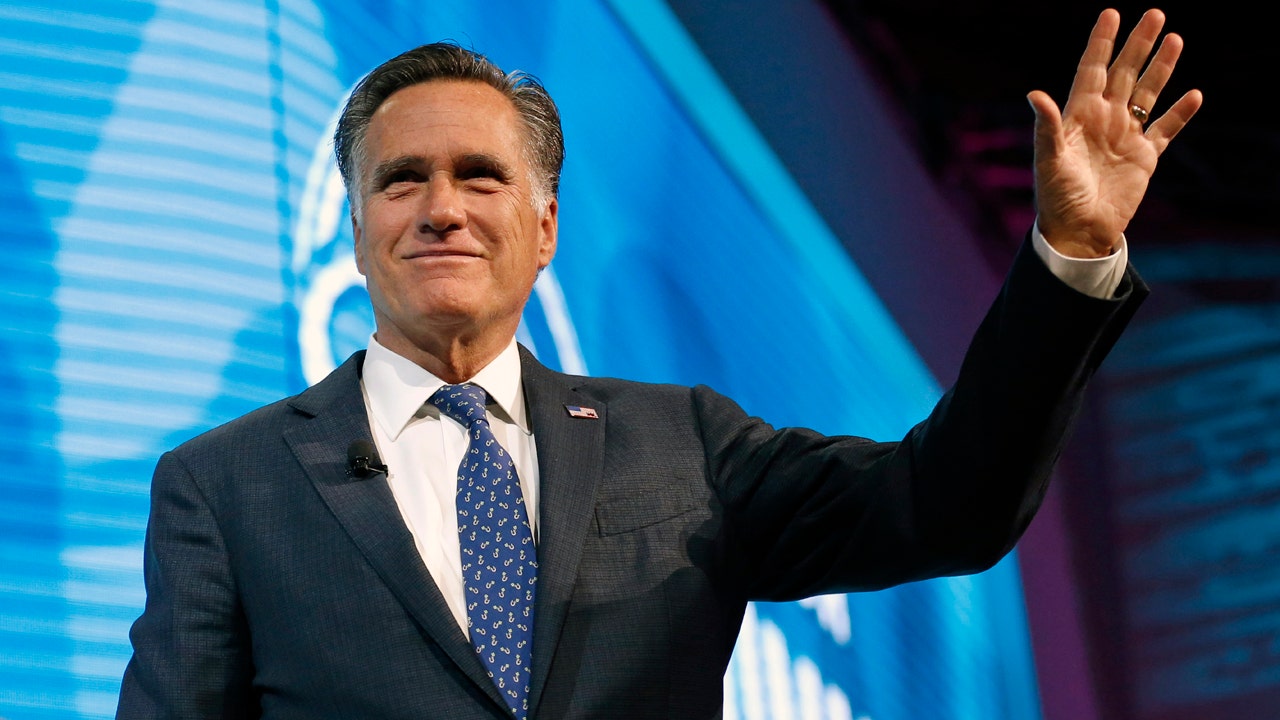 Romney booed while on stage at Utah GOP convention