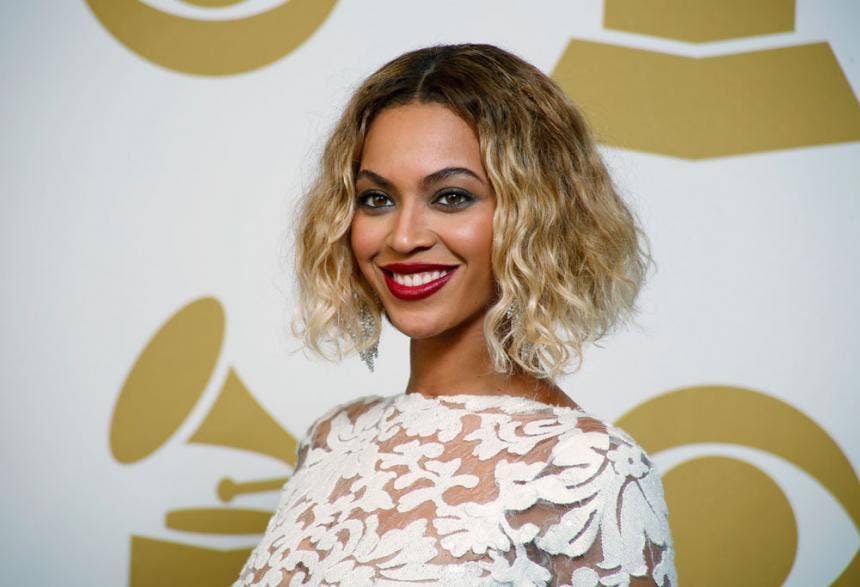 Beyonce sheds tears as she visits victims from Harvey | Fox News