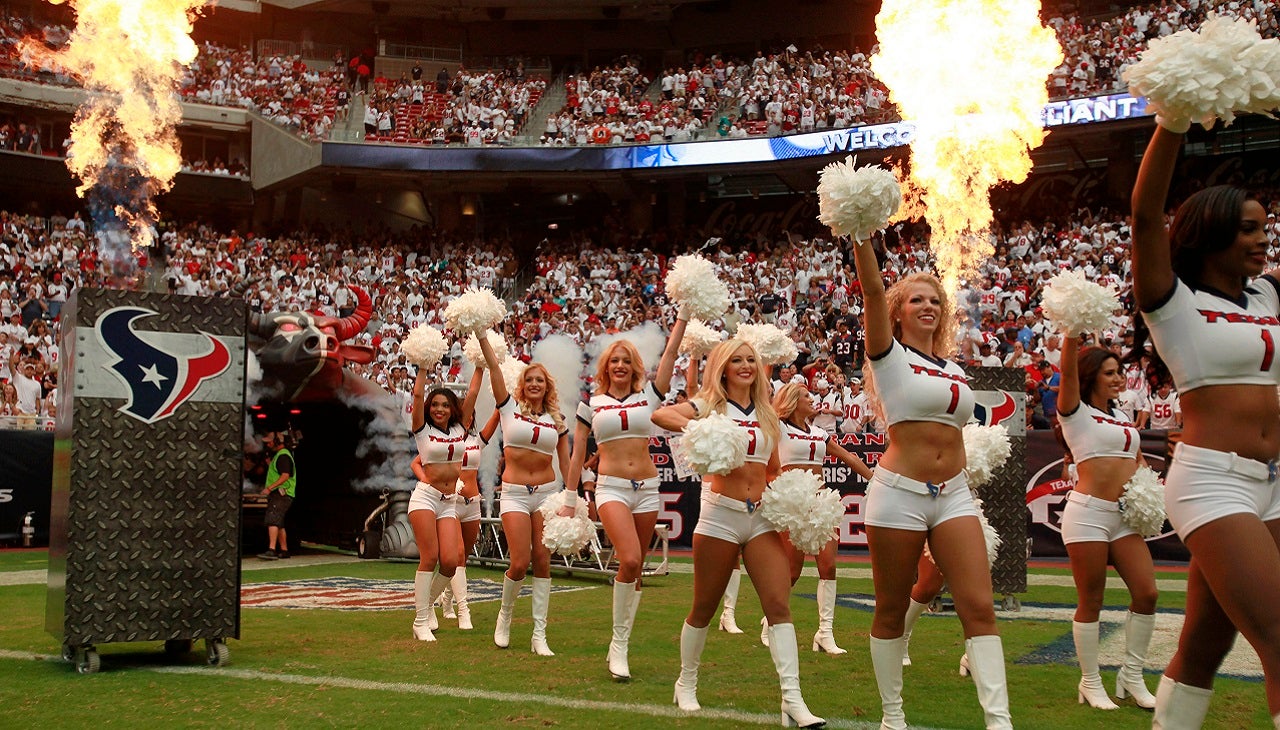 Redskins cheerleaders reportedly had to pose topless for 2013