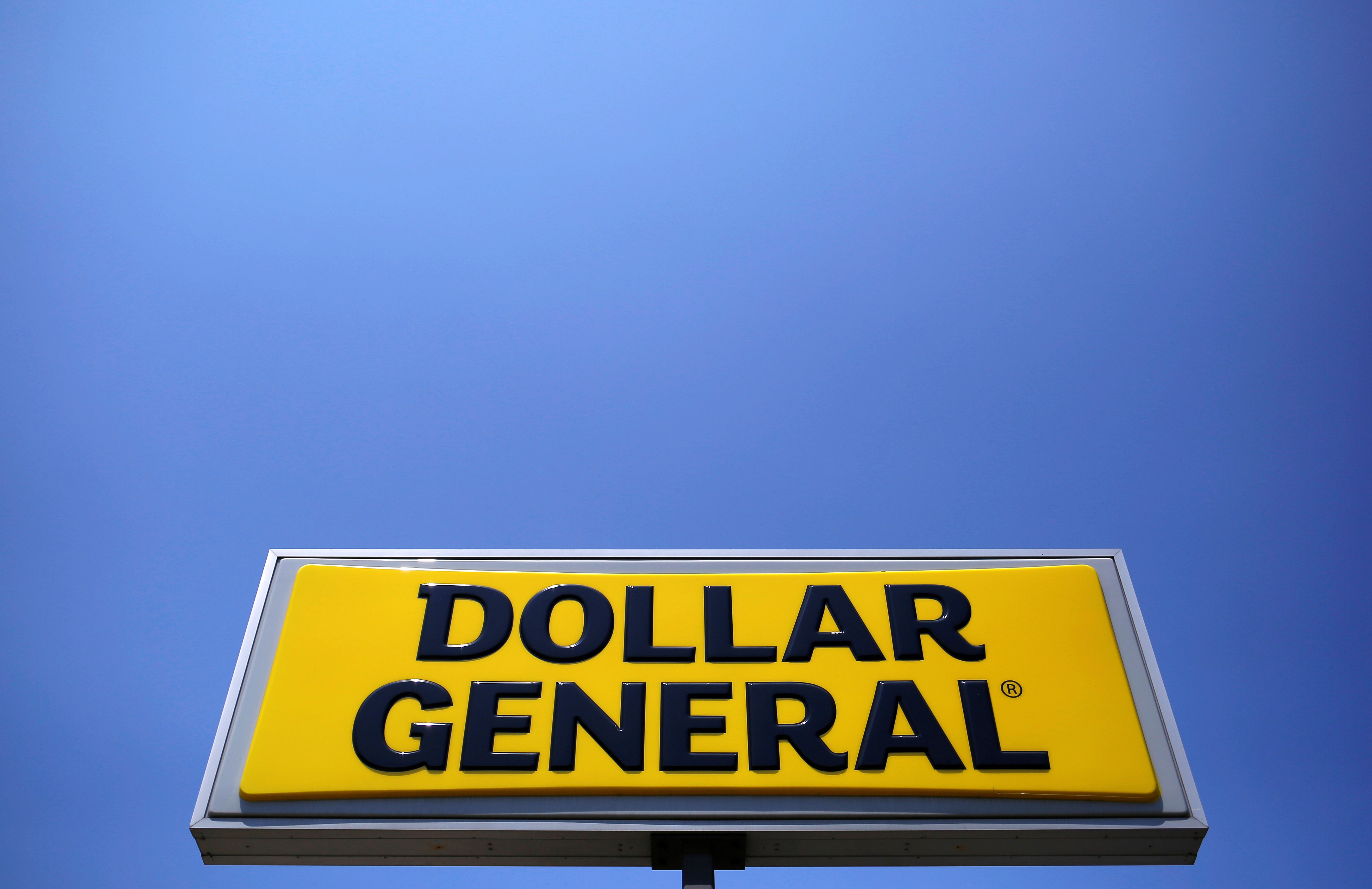 General signs. Dollar General.