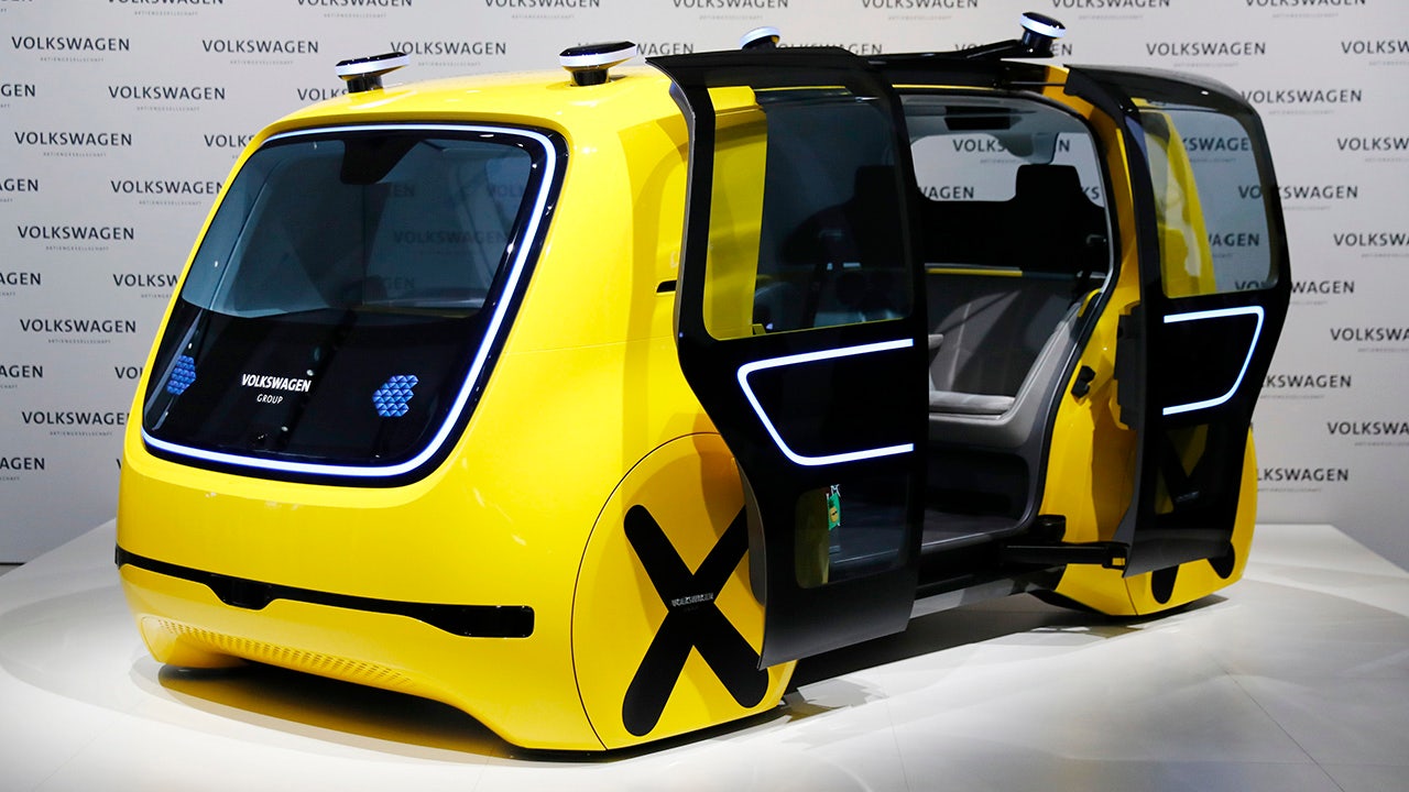 Volkswagen Sedric autonomous yellow bus gets green light for production ...