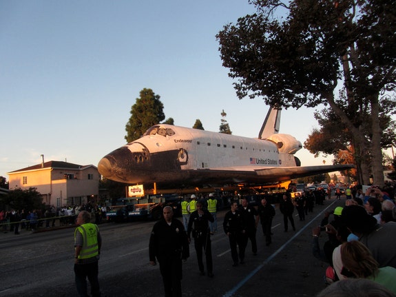 Menunggu Shuttle Endeavour: Kewaspadaan Reporter SPACE.com untuk Kedatangan Museum LA
