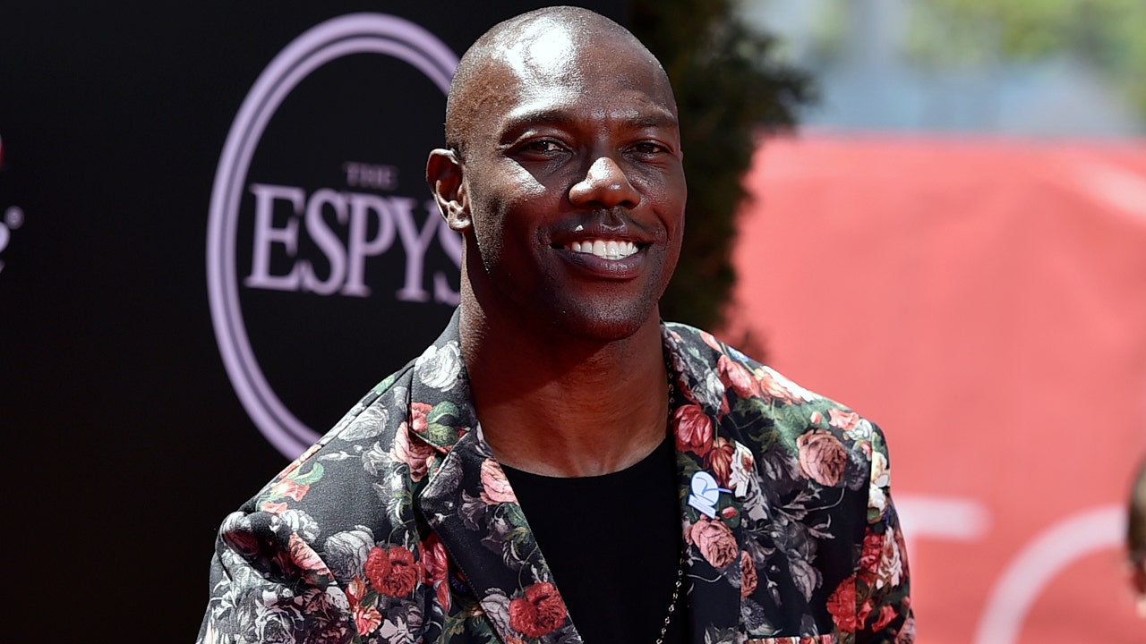 Former Eagle Terrell Owens earns HOF selection on the third try