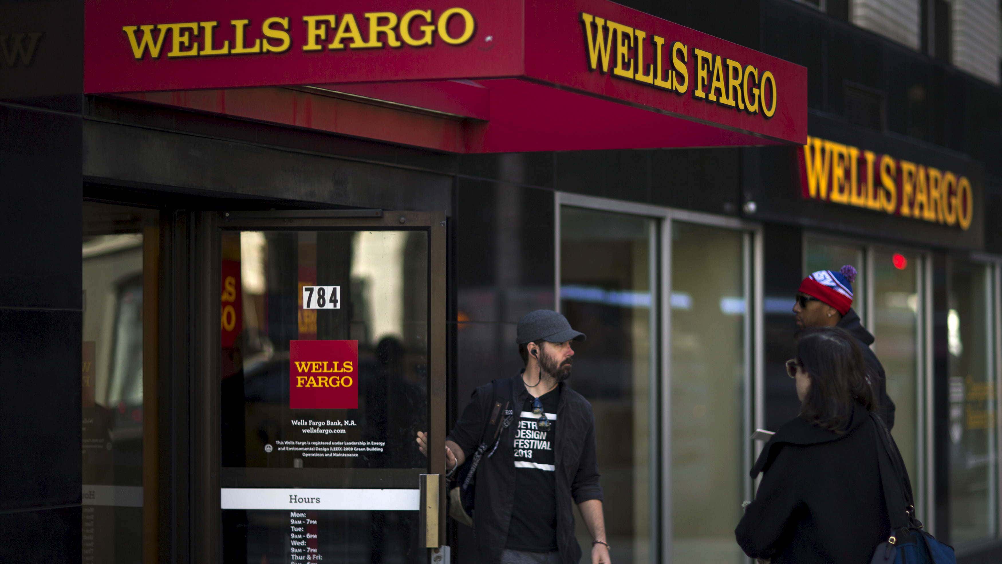 Man walks into unlocked, empty Arizona Wells Fargo bank on Veterans Day