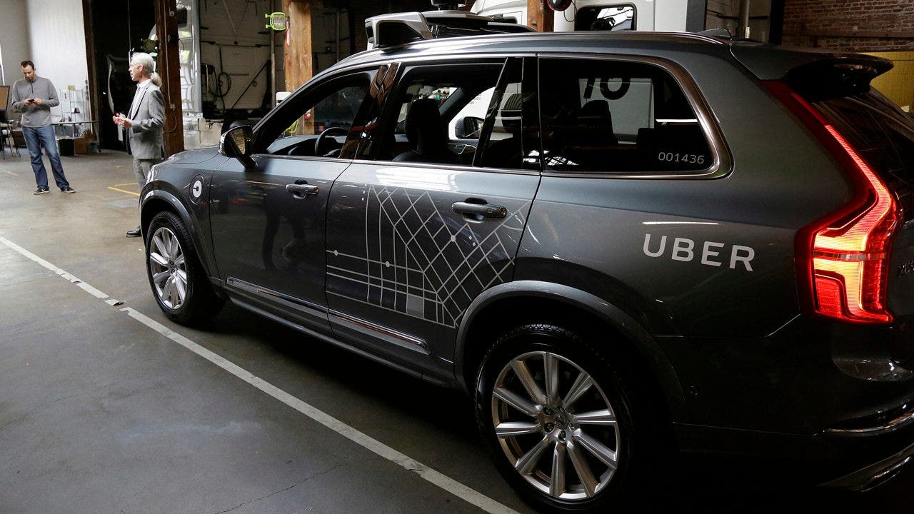 Self-driving Uber car kills Arizona pedestrian, police say