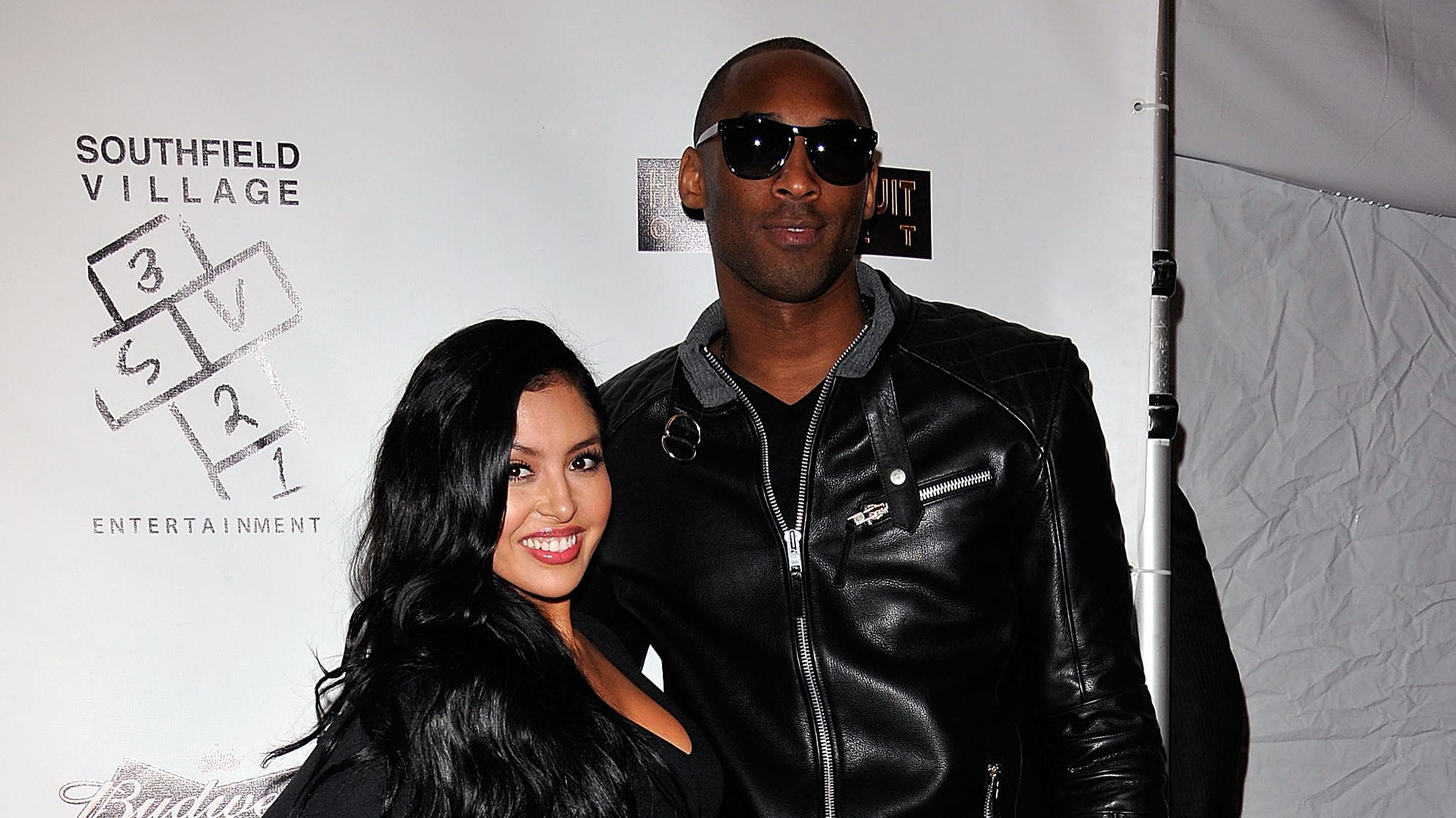 Kobe Bryant Smiling But Vanessa Still Wants Divorce 