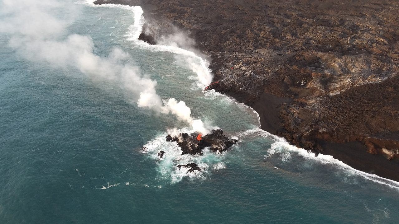 Hawaii volcano eruption forms new lava 'island' just off coast
