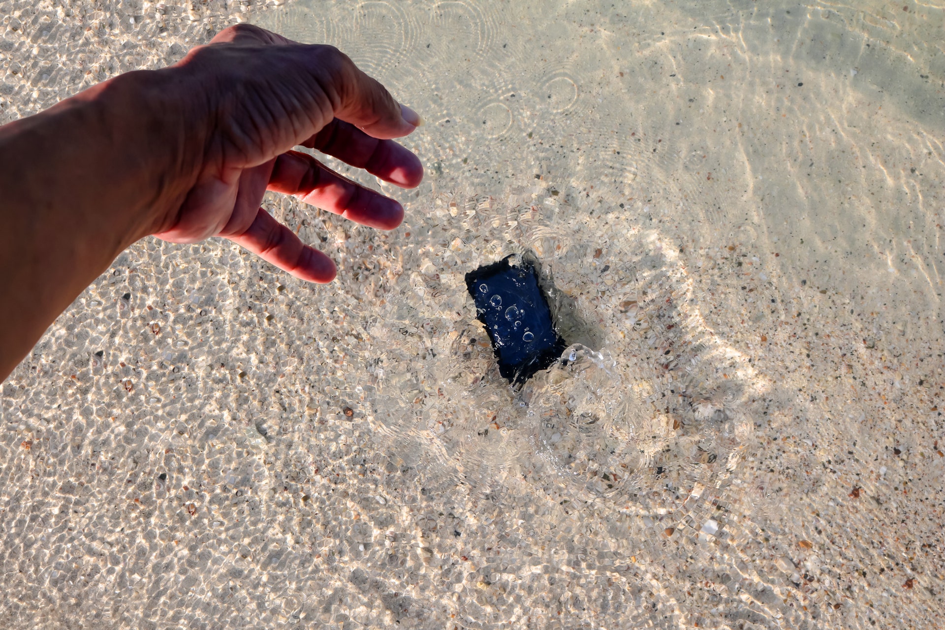 How to find your phone when it’s lost (even if the battery is dead)