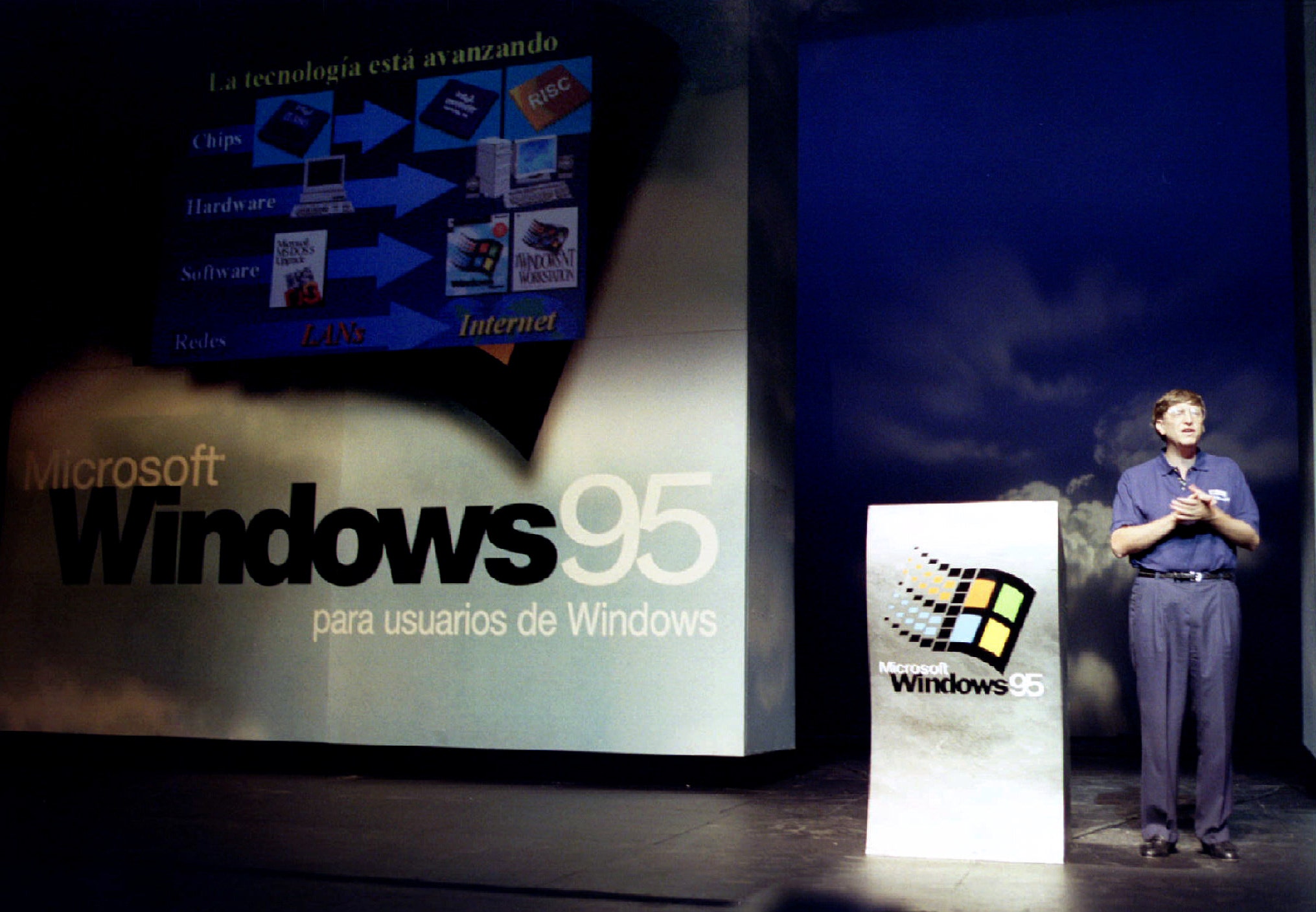 Teenagers react to Windows 95, cannot imagine what their elders endured