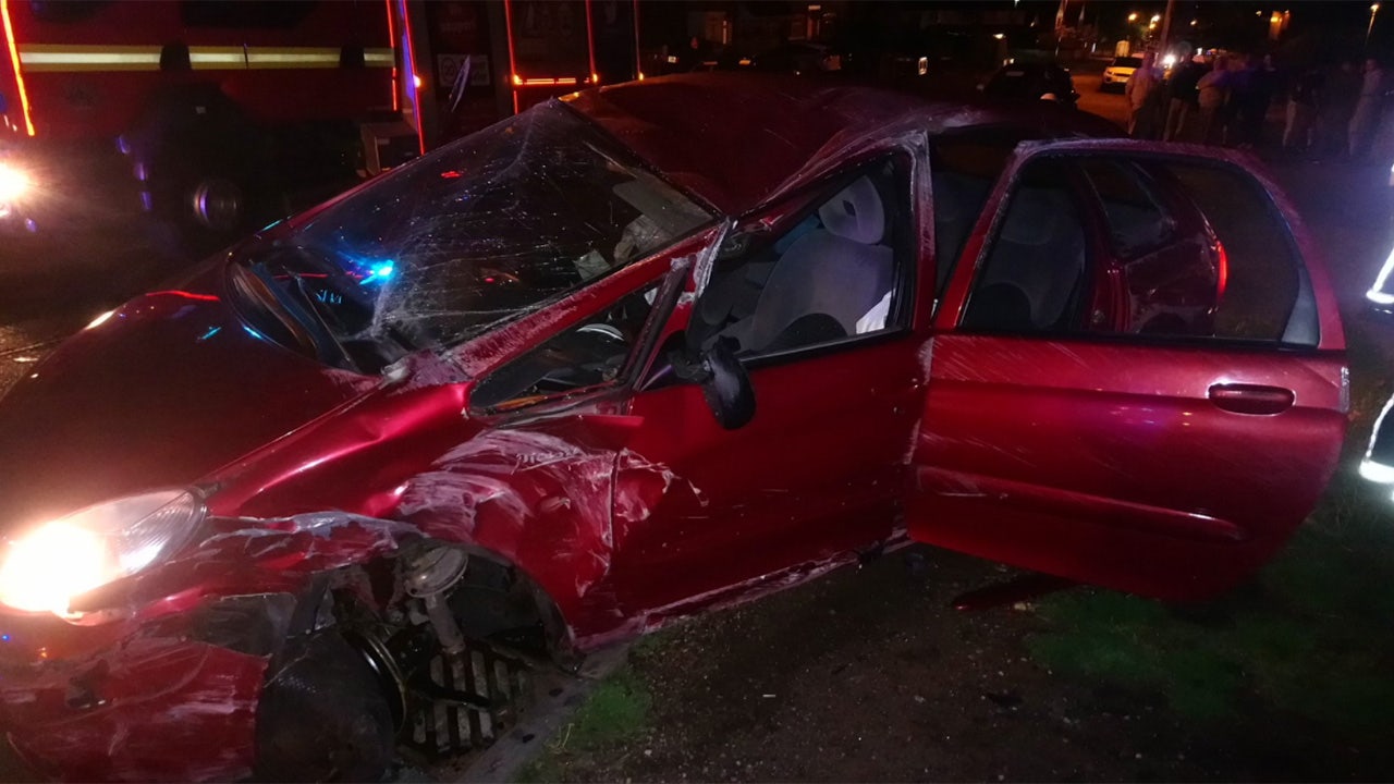 Suspected drunk driver wrecks 5-seat car with 10 occupants in it