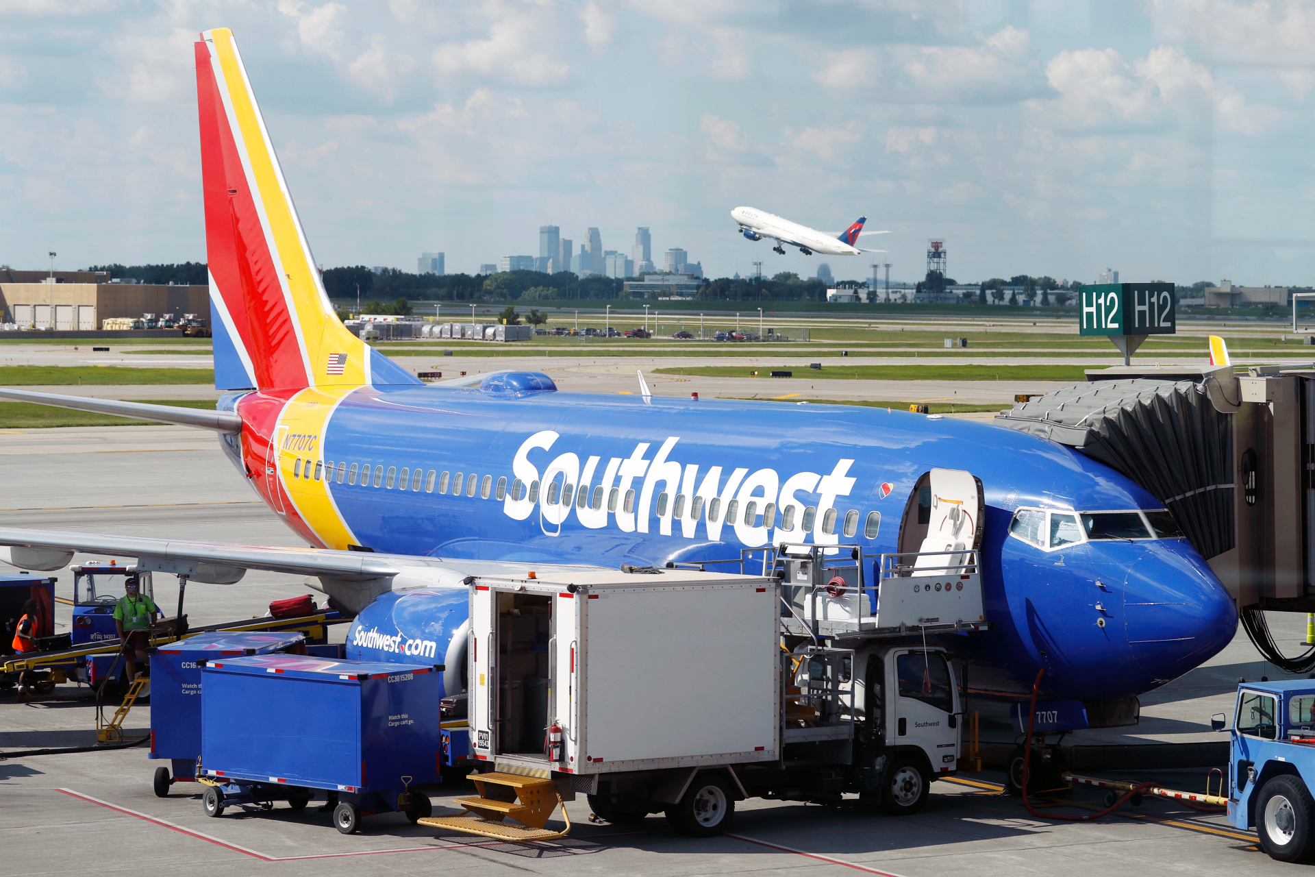 FOX NEWS: Southwest Airlines jet lands with cracked cockpit windshield: report