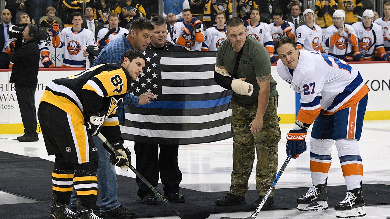 Pittsburgh Penguins honor victims of synagogue shooting