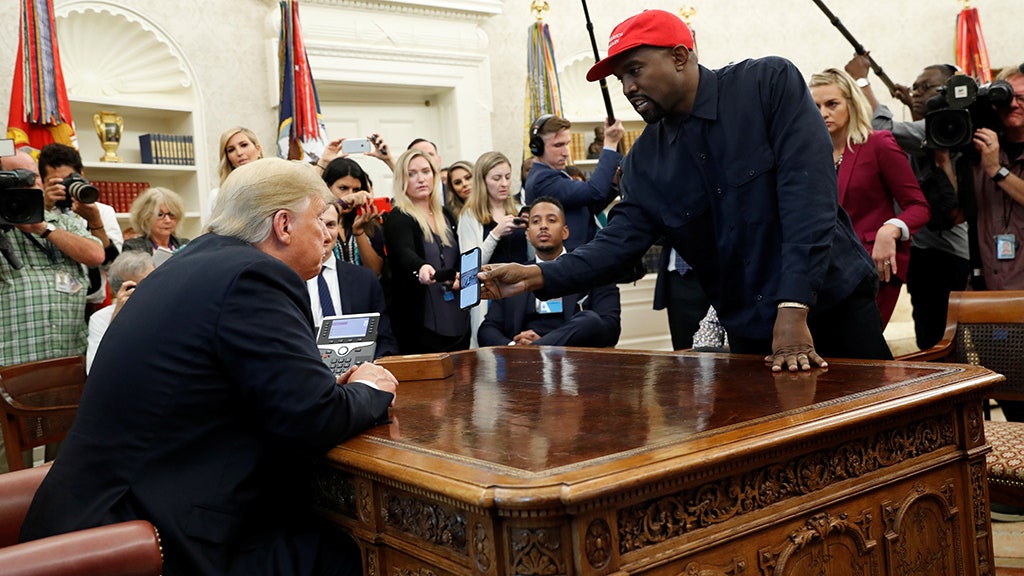 Kanye West reveals his iPhone lock code in the Oval Office