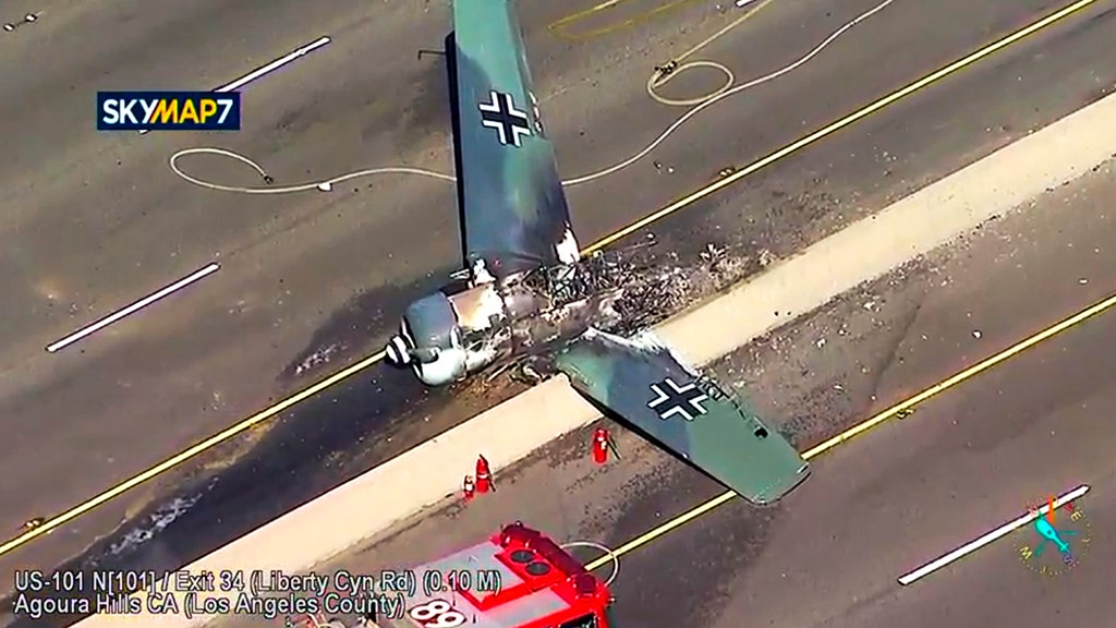 world-war-ii-era-plane-crashes-on-101-freeway-near-los-angeles