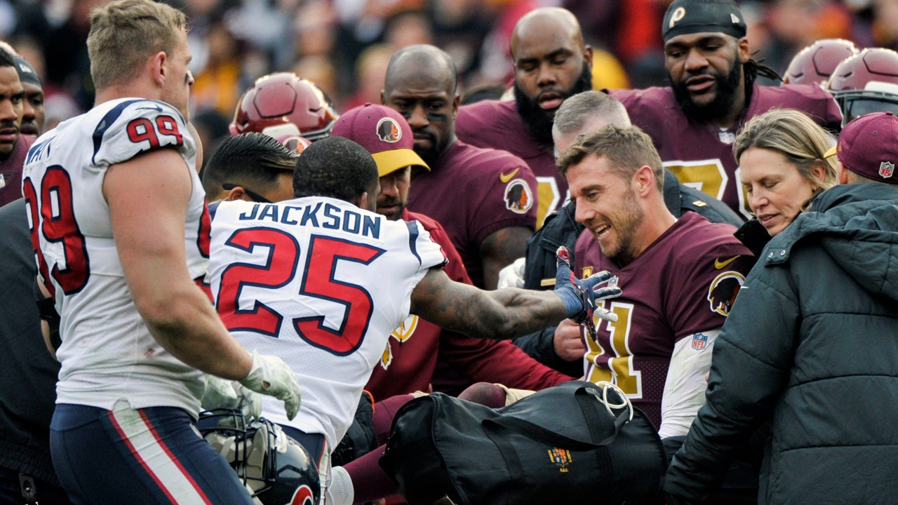 Washington Redskins' Alex Smith needed 17 surgeries on leg while