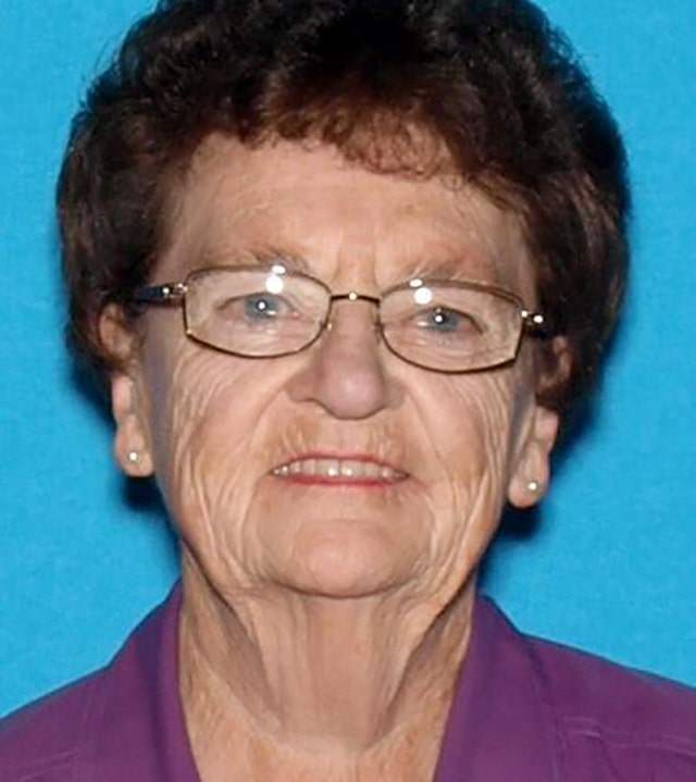 California woman, 79, struck and killed after picking up groceries to(01)