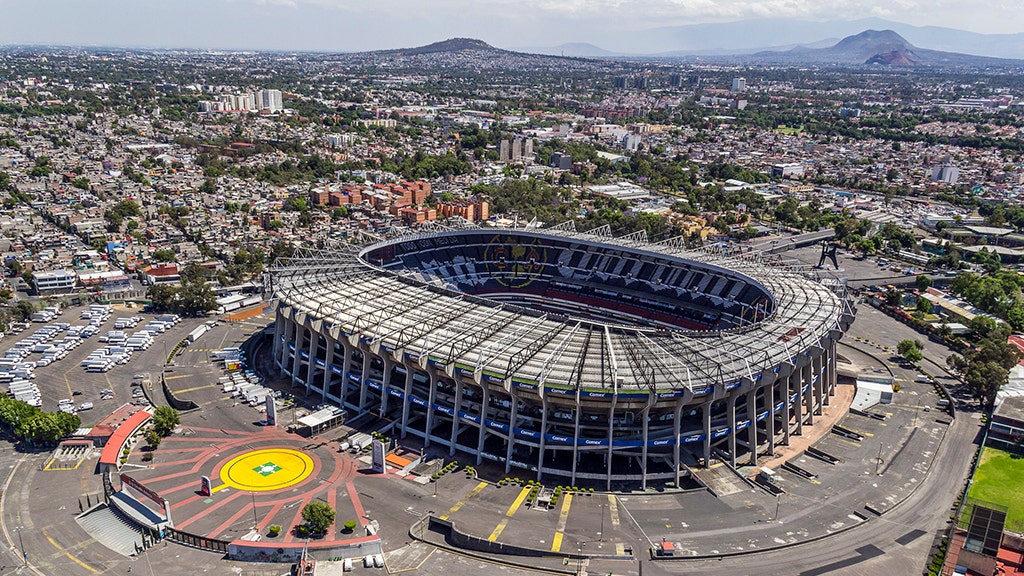 NFL: el histórico y espectacular partido entre Los Ángeles Rams y los  Kansas City Chiefs que se perdió el estadio Azteca en México - BBC News  Mundo