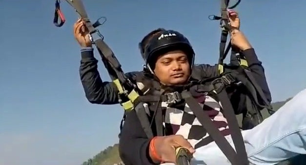 FOX NEWS: Paraglider pilot dies saving his passenger's life after cord snaps midair