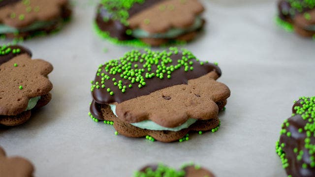 St. Patrick's Day Mint Chocolate Cookie Sandwiches
