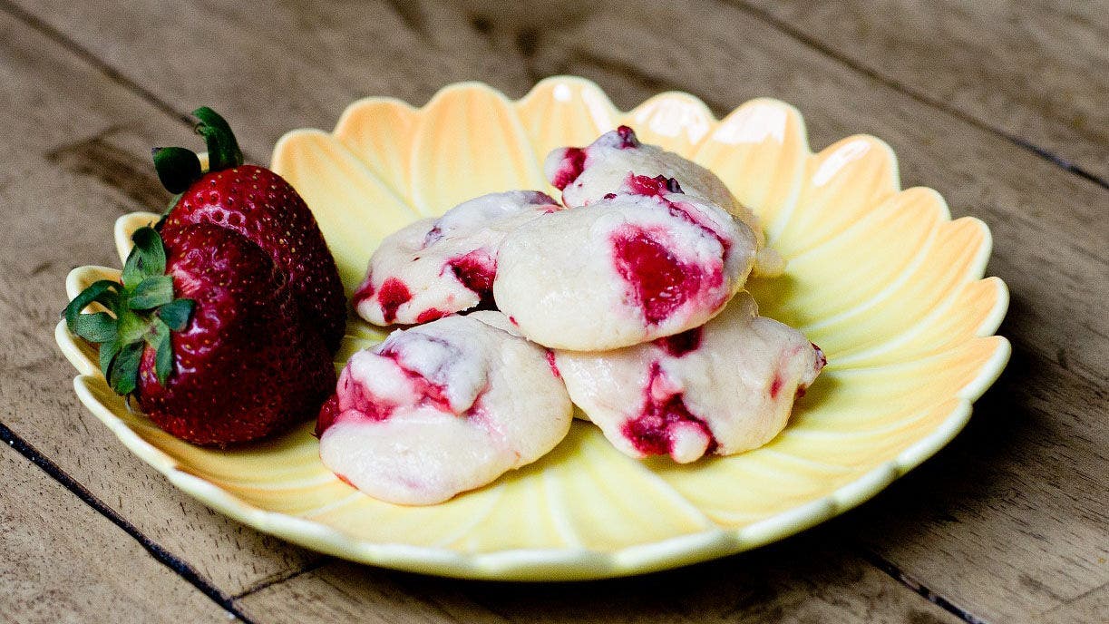 Strawberry Cheesecake Cookies