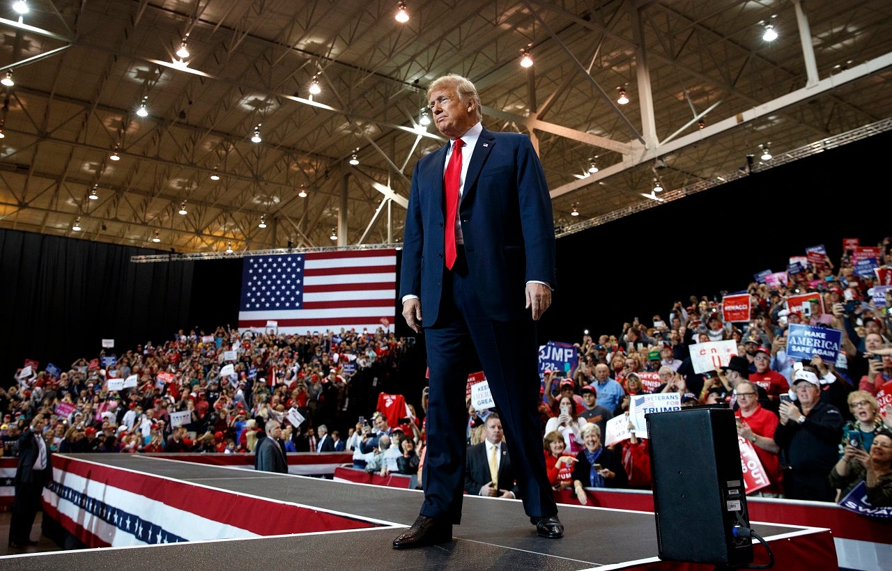 Crowd at Trump rally sings 'Amazing Grace' after woman collapses | Fox News