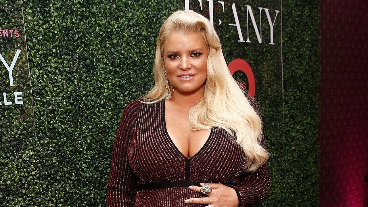 Jessica Simpson's Bag Style: Pregnant Star Shows Off Orange Hermès