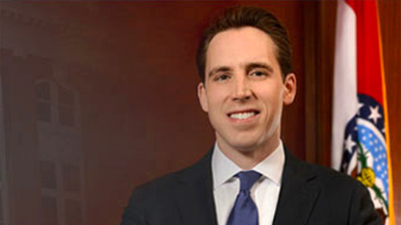 Hawley on 'Ben Domenech Podcast': 'Woke left,' corporations trying to drown out dissenting voices