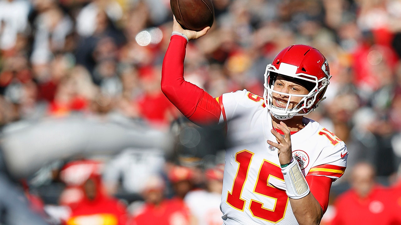 Kansas City, United States. 24th Dec, 2022. Kansas City Chiefs quarterback  Patrick Mahomes (15) fires up the crowd pre game at Arrowhead Stadium in  Kansas City, Missouri on Saturday, December 24, 2022.