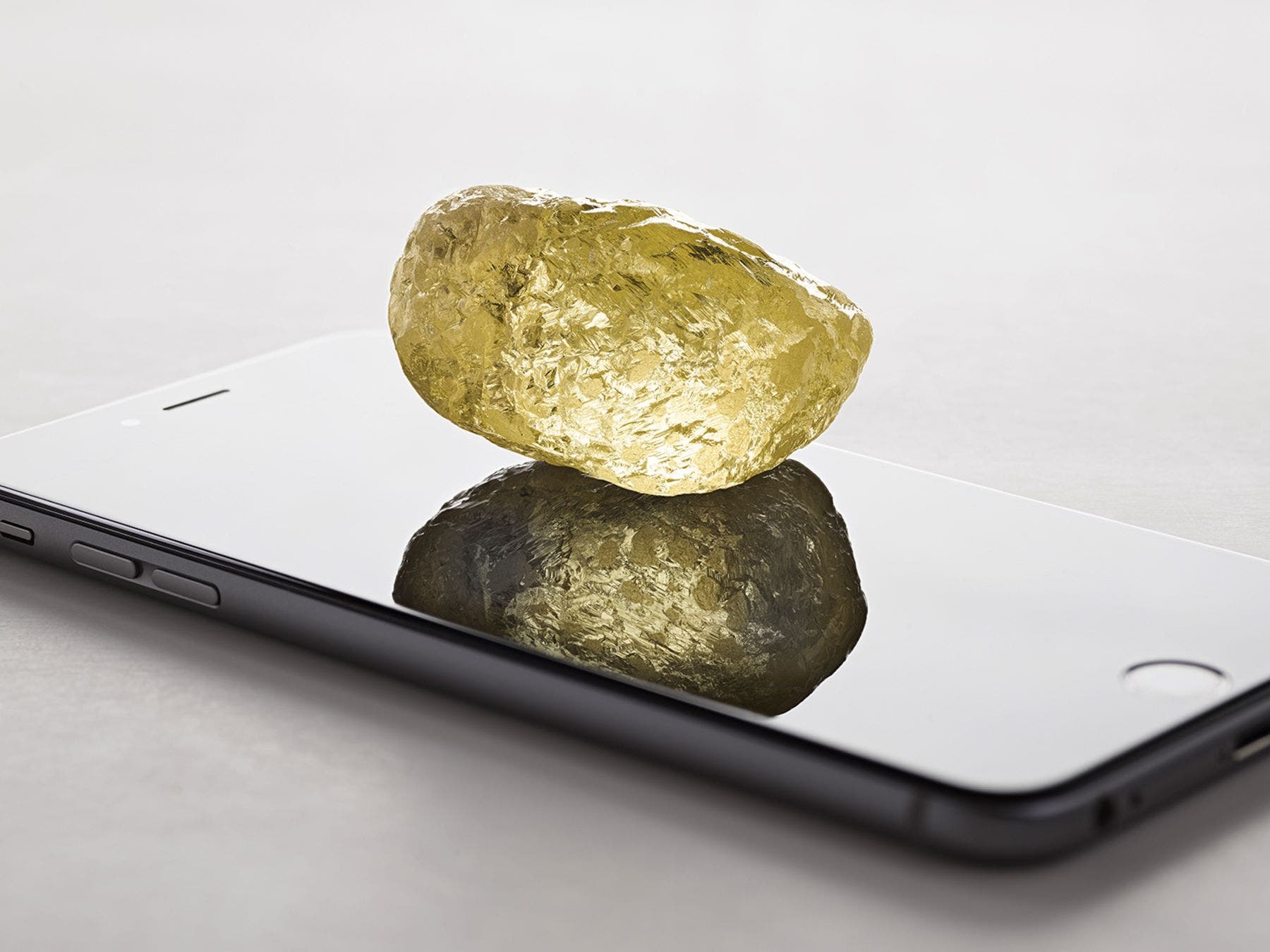 552-carat yellow diamond found in Canada, largest ever in North