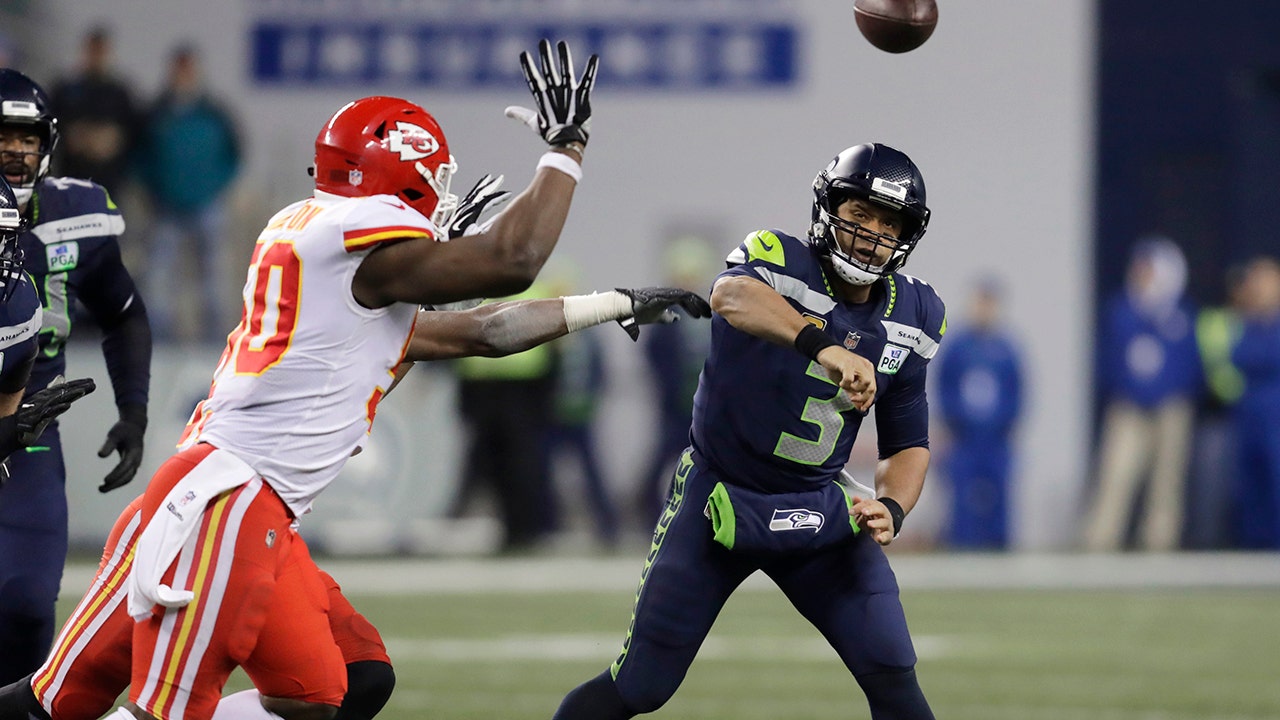 Seahawks vs. Chiefs final score, takeaways: Russell Wilson outduels Patrick  Mahomes as Seattle earns playoff spot 