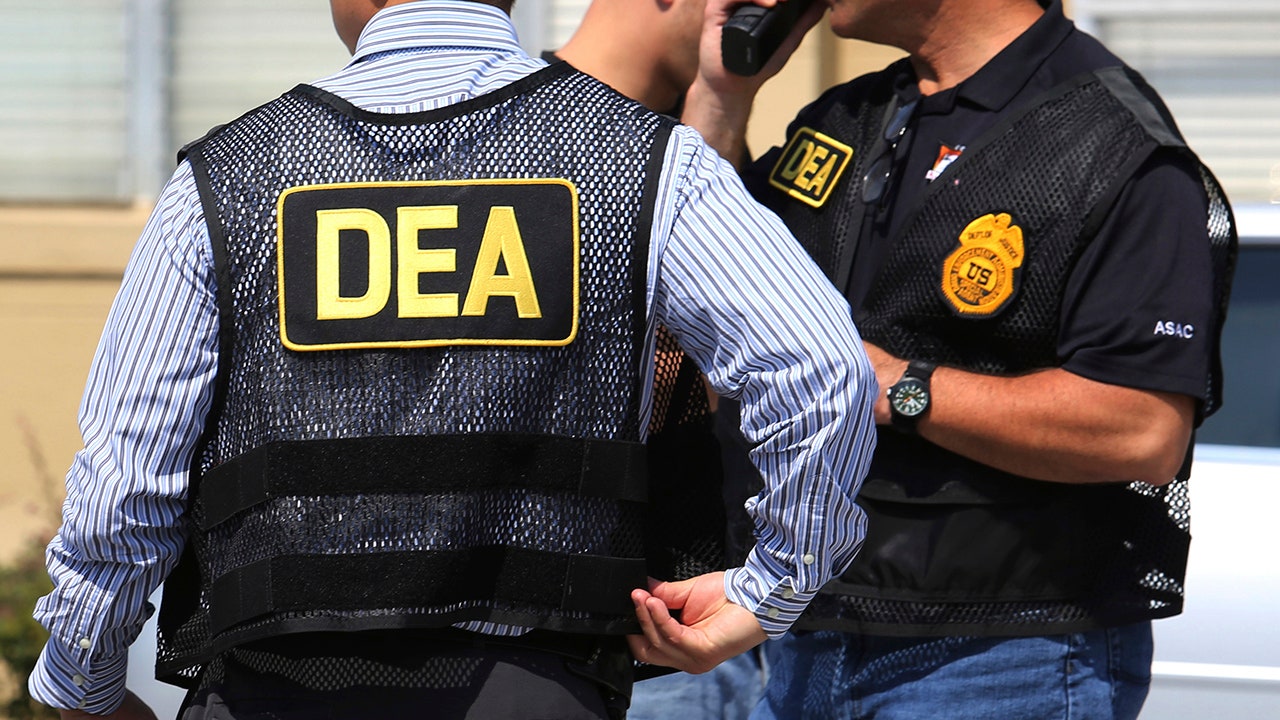 Dea agent uniform