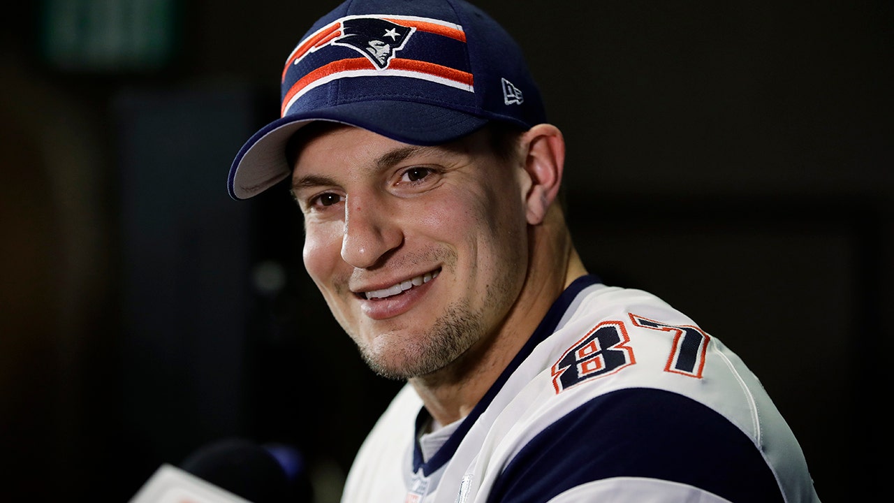 Rob Gronkowski returns from retirement to reunite with Tom Brady on Tampa  Bay Buccaneers