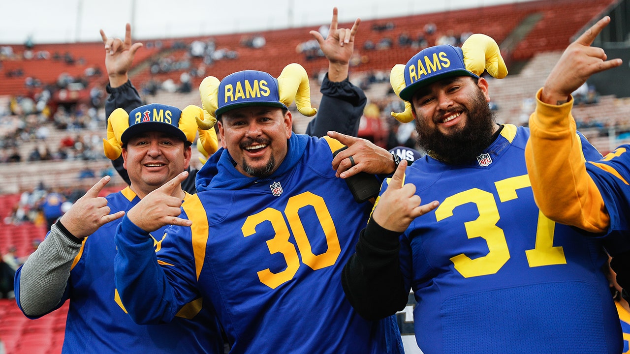Los Angeles Rams fans frustrated over lack of jerseys with Super