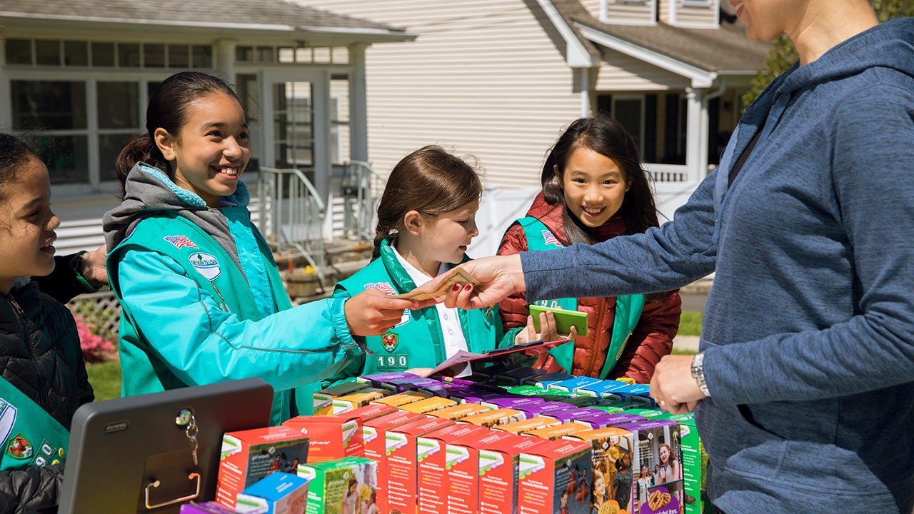 Chicago Girl Scouts Cash In On Cannabis Legalization Sell Cookies 