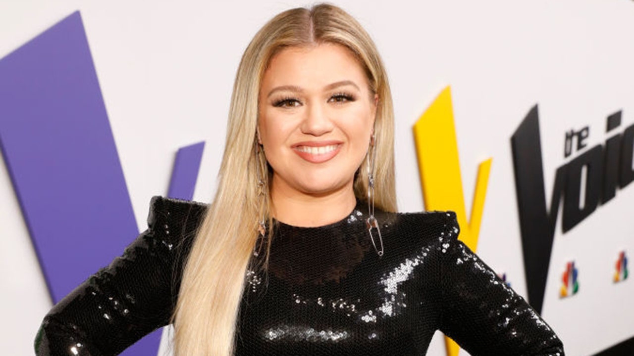 Kelly Clarkson files petition to change her legal name