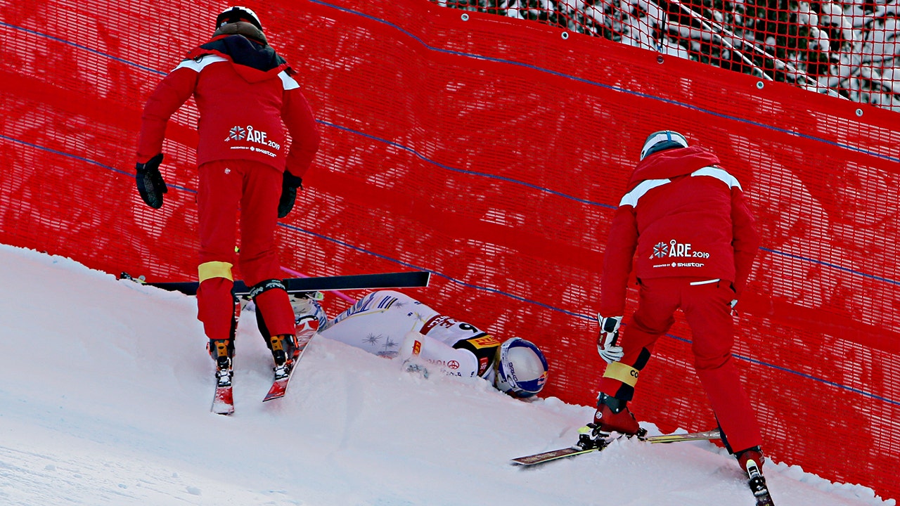 Lindsey Vonn Crashes During Final Super G Event Of Her Career At World