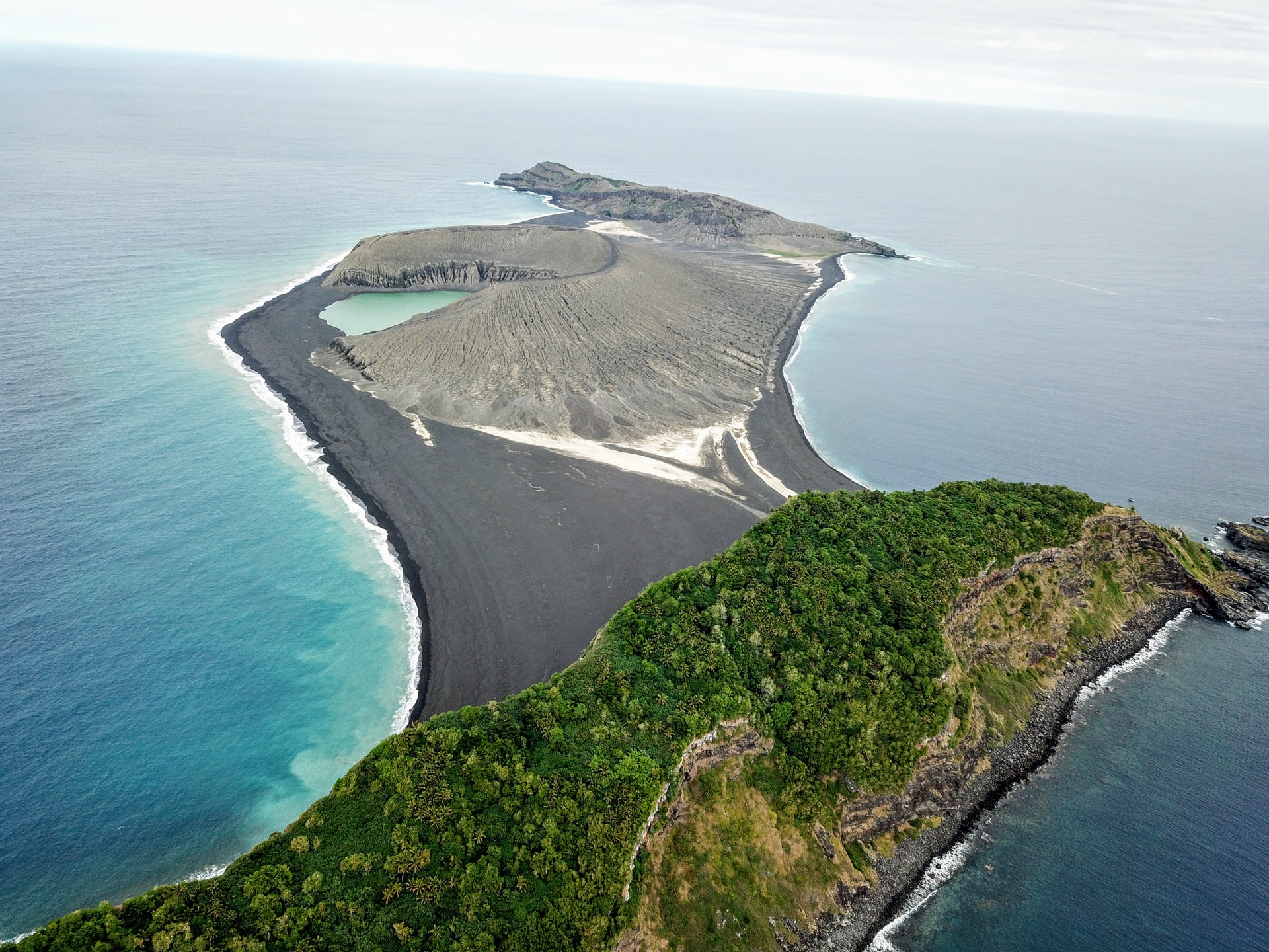 Запишите острова тихого океана. Остров Хунга Тонга. Хунга-Тонга-Хунга-Хаапай. Хунга Тонга вулкан. Вулкан Хунга-Тонга-Хунга-Хаапай.