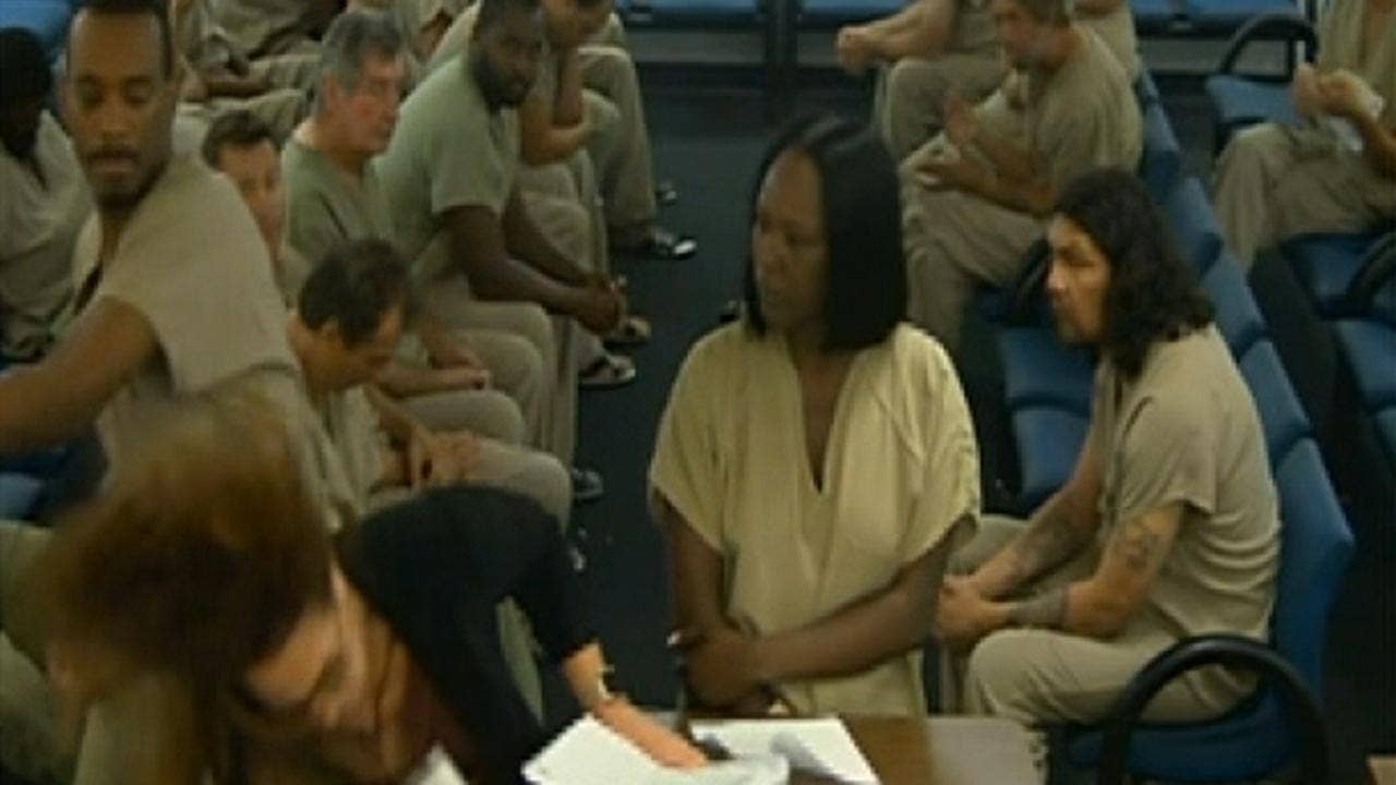 Florida inmate punches public defender in head during court hearing, shocking video shows
