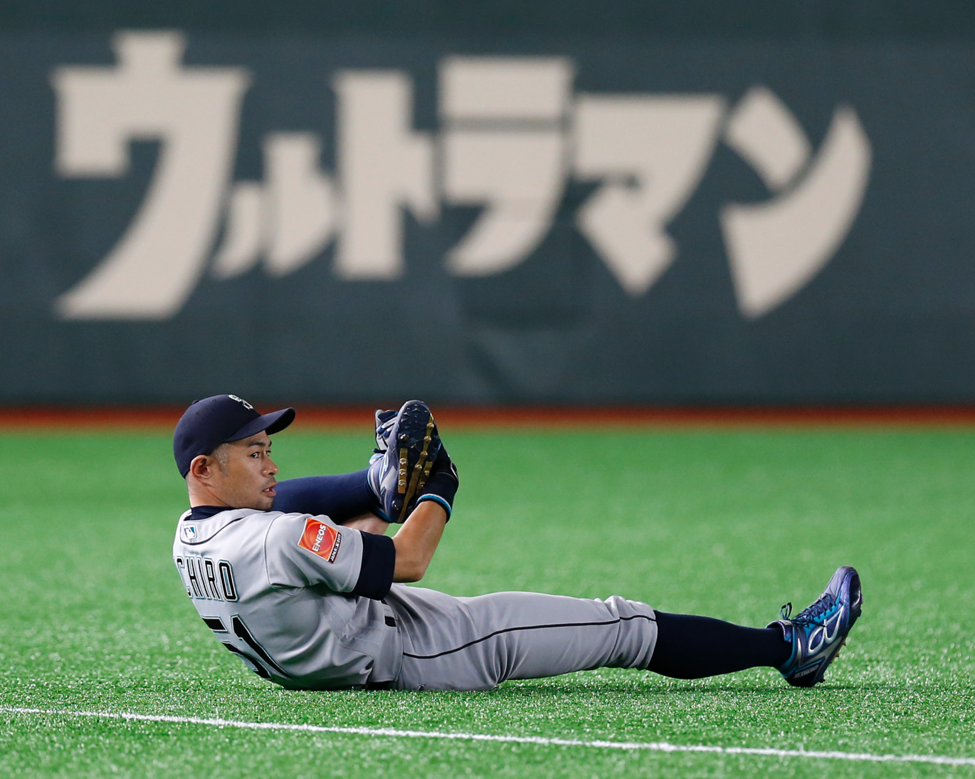 Ichiro walks off into history at Tokyo Dome