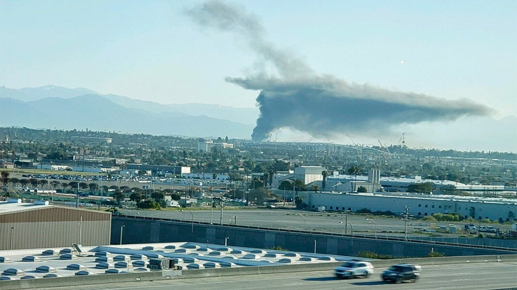 Gas tanker explosion near Los Angeles injures 2; smoke could be seen