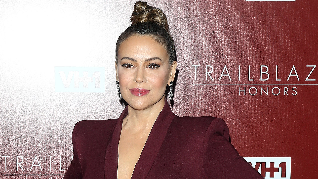 Alyssa Milano calls for Washington Redskins to change its name: 'We must  end racism'