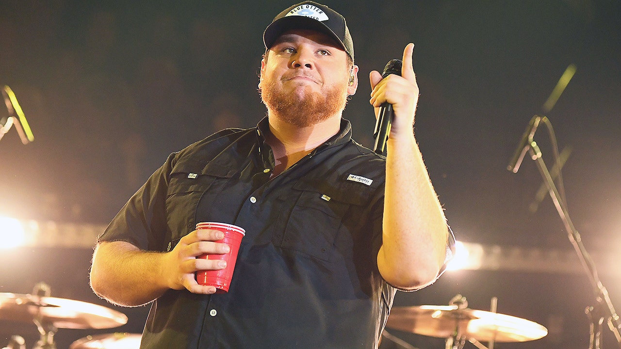 Country star Luke Combs apologizes for his earlier use of Confederate flag images: ‘There is no excuse’