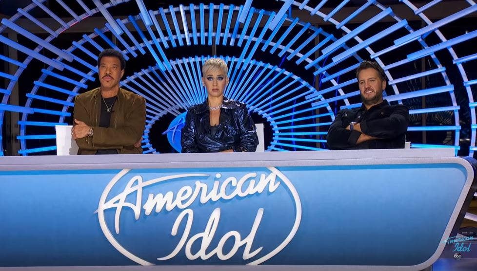 'American Idol' contestant sparks Kelly Clarkson comparisons, wows ...