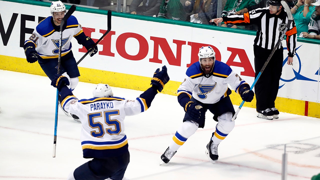Blues prevail in wild 3rd to beat Stars 4-3 for 2-1 lead
