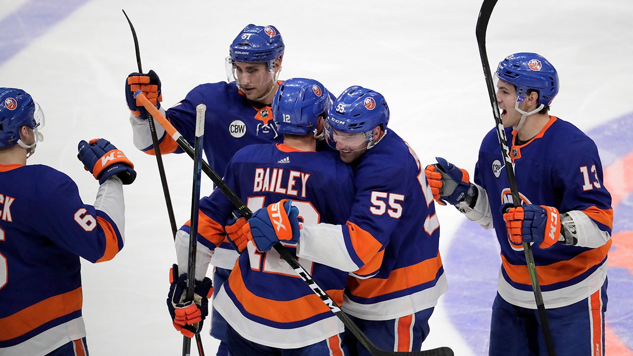 Bailey lifts Islanders past Penguins 4-3 in OT in Game 1
