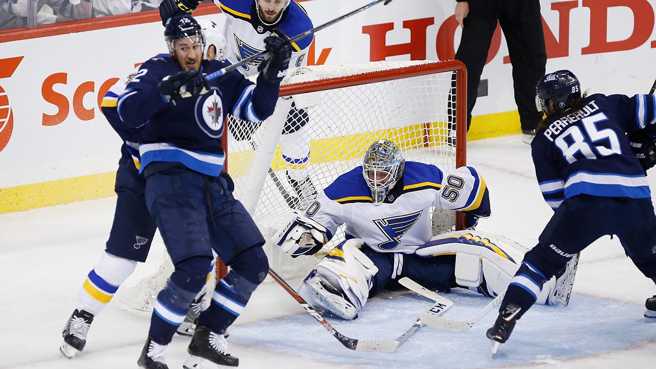 Schwartz caps Blues' rally in 3-2 win over Jets 1 in Game 5