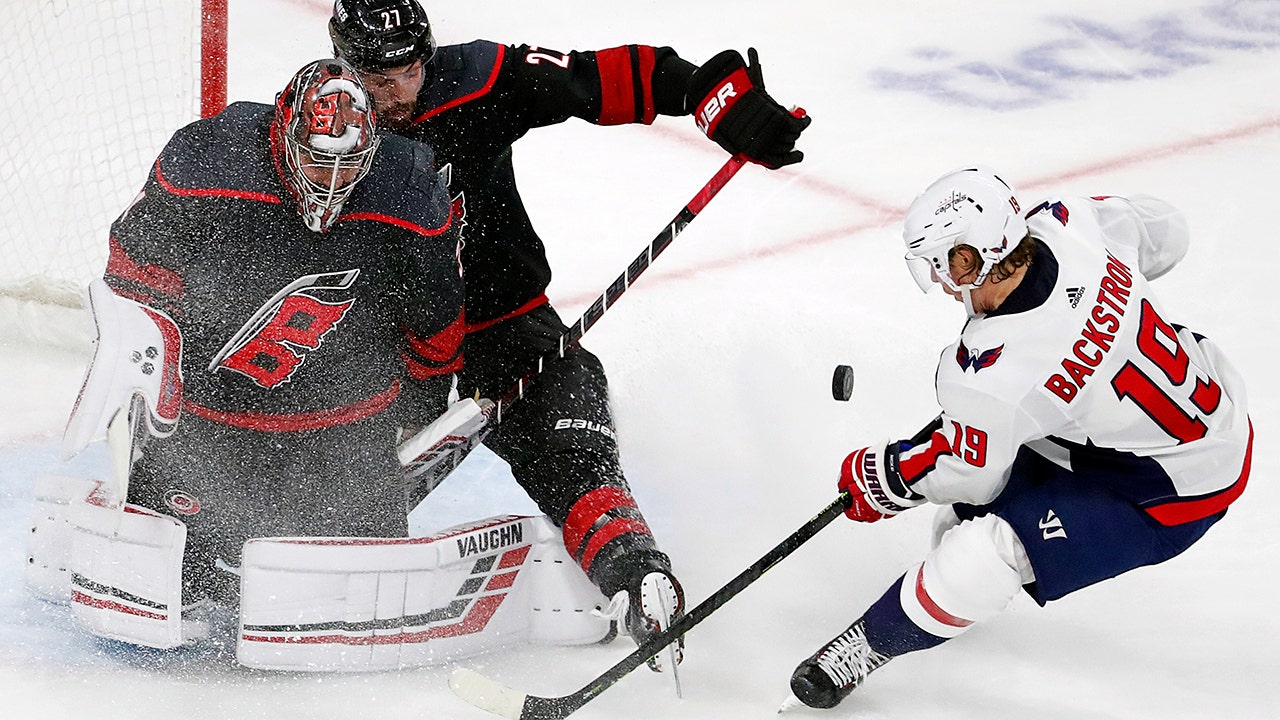 Teravainen, Hurricanes beat Capitals 2-1, even series