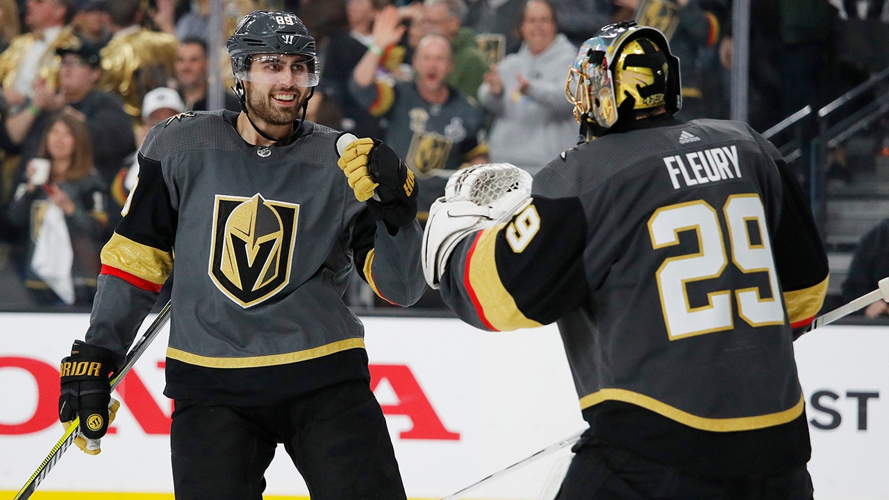 Fleury gets 15th playoff shutout, Vegas beats Sharks 5-0